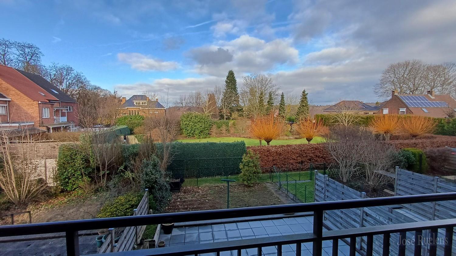 Uitzicht terras achteraan.
